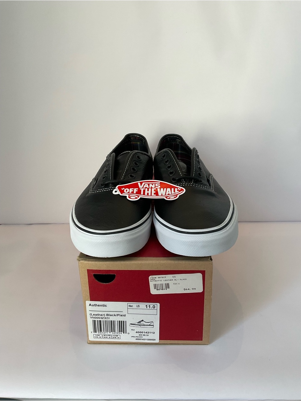 NWT/In Box Vans Authentic Leather Lace Up Sneakers in Black with White Soles - Picture 2 of 8